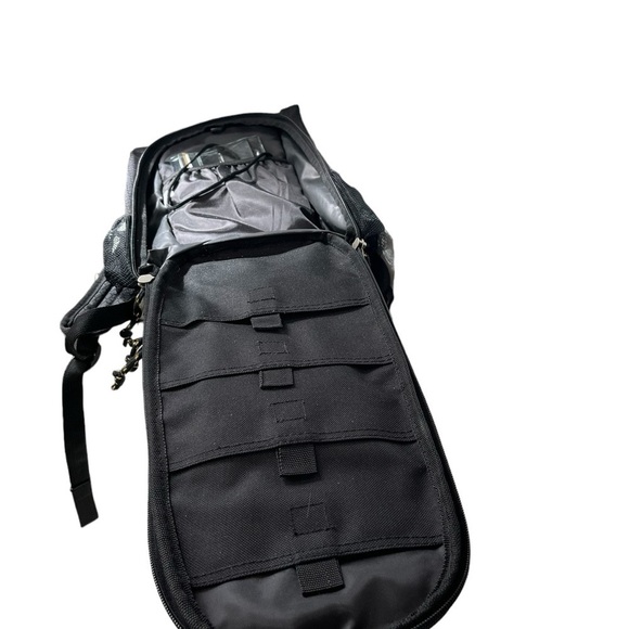 Life Gear Medical Backpack Backpack Only with zippered compartments cushioned - Picture 5 of 7